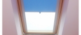 Materiałowa roleta na okno dachowe